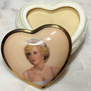 1998 Ardleigh Elliot Diana, A portrait of Love Music jewelry box.